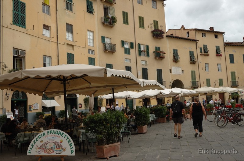 Lucca 3 - Piazza San Frediano.jpg